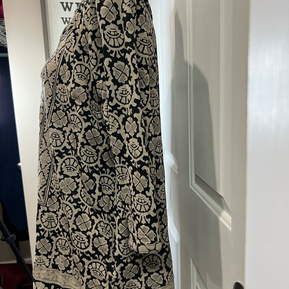 Lucky Brand tan/taupe and black abstract floral boho top size 1X - Picture 6 of 16